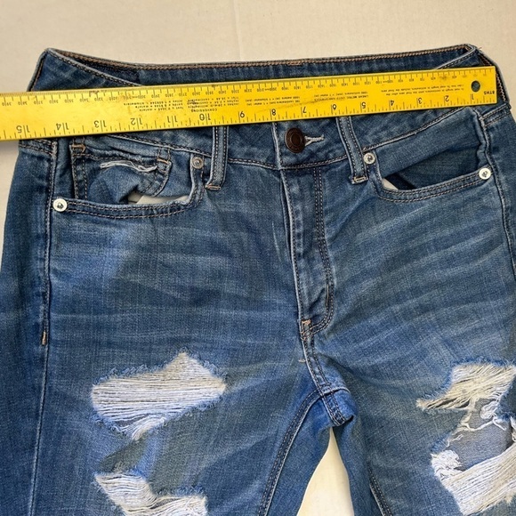 American Eagle Tom Girl button fly distressed medium wash denim jeans Sz-2R U14 - Picture 6 of 10